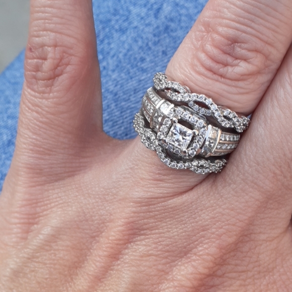 Elegant 14k white gold natural Diamond Ring Set - Picture 2 of 8